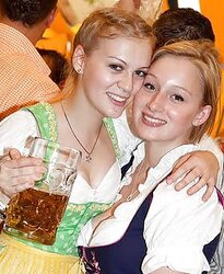 HEISSE NUTTEN IM DIRNDL