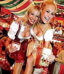 HEISSE NUTTEN IM DIRNDL