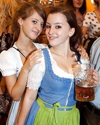 HEISSE NUTTEN IM DIRNDL