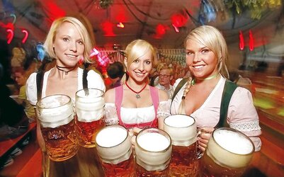 HEISSE NUTTEN IM DIRNDL