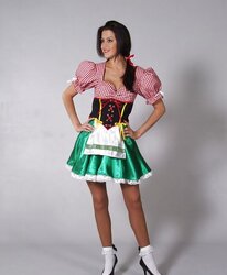 HEISSE NUTTEN IM DIRNDL