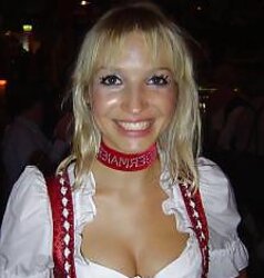 HEISSE NUTTEN IM DIRNDL
