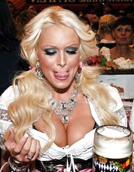 HEISSE NUTTEN IM DIRNDL
