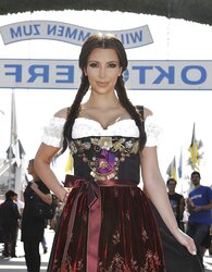 HEISSE NUTTEN IM DIRNDL