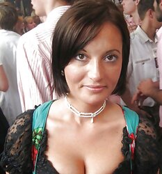 HEISSE NUTTEN IM DIRNDL