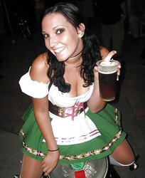 HEISSE NUTTEN IM DIRNDL