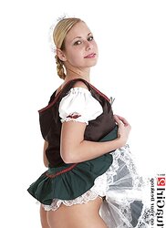 HEISSE NUTTEN IM DIRNDL