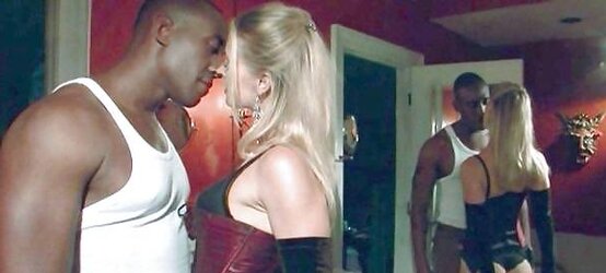 Bi-Racial Couples Smooching For Hook-Up