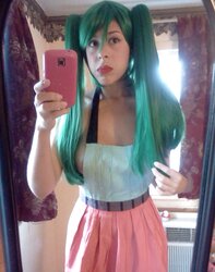My bevy 43 : green hair selfshot