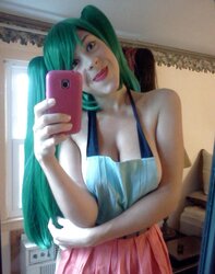My bevy 43 : green hair selfshot