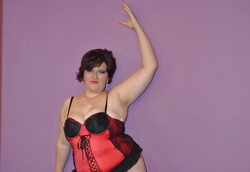 Some cool pics of me in a crimson attire