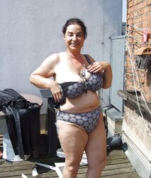 Geile Oma Immense Mounds