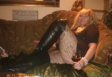 Goldenpussy: a super-cute cootchie 4You