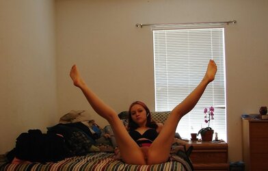 Exposing my taut bootie