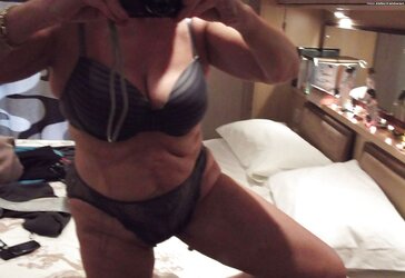 Moms selfpics
