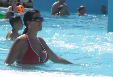 Promiscuous Dutch fledgling mom takes off public