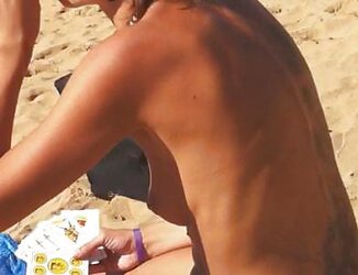 Tetas de todo tipo en la playa