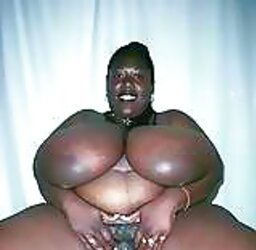 LUXURIOUS DARK-HUED PLUMPER