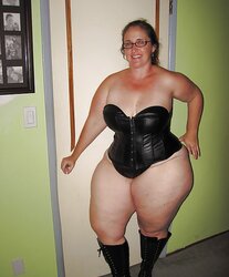 Femmes with immense Hips
