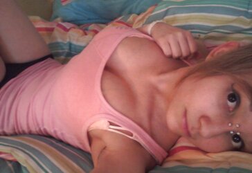 Sexting a Fantastic dame with a strange nose ring