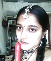 INDIAN WARM WOMEN-MANGLA BHABHI