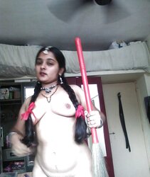 INDIAN WARM WOMEN-MANGLA BHABHI