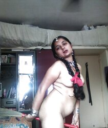 INDIAN WARM WOMEN-MANGLA BHABHI
