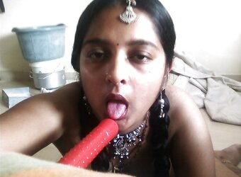 INDIAN WARM WOMEN-MANGLA BHABHI