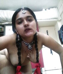 INDIAN WARM WOMEN-MANGLA BHABHI