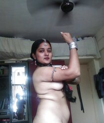 INDIAN WARM WOMEN-MANGLA BHABHI