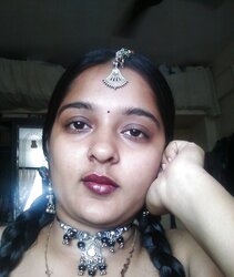 INDIAN WARM WOMEN-MANGLA BHABHI