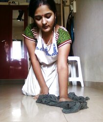 INDIAN WARM WOMEN-MANGLA BHABHI