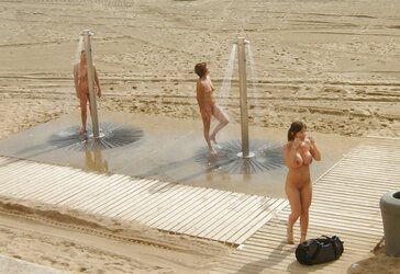 Shower chicks. Not voyeur.