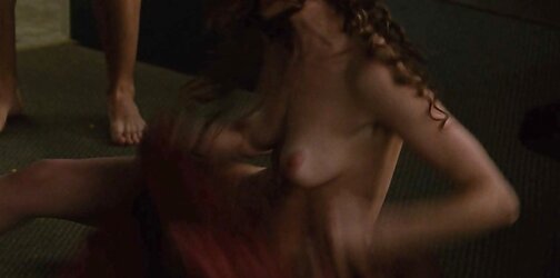 Anne Hathaway-Bra-Less