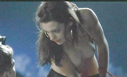 Anne Hathaway-Bra-Less