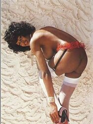 Retro Dark-Hued Porn Goddess Camella Donner
