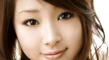 Slender and Luxurious Japanese Teenager!