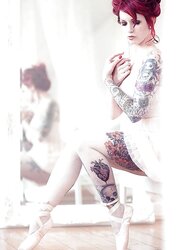 Remarkable chicks with Tats