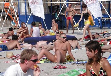 Super-Sexy fledgling beach chick