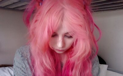 Pinkish haired femmes