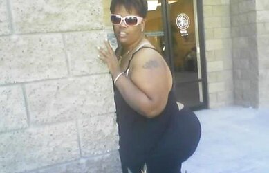 Hefty Arse Mom