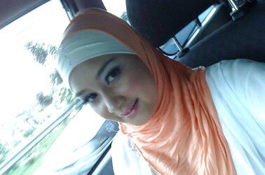 Lil' Hijab Hottie