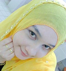 Lil' Hijab Hottie