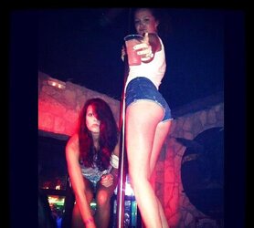 Random Cool and super-fucking-hot ladies