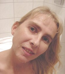Ash-Blonde Mummy Jo Pieper