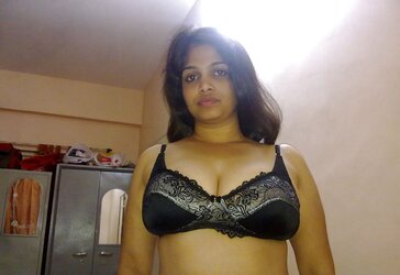 Bangladesi Wifey Nasrin-individual Homemade HD picture by spouse