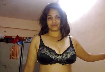 Bangladesi Wifey Nasrin-individual Homemade HD picture by spouse