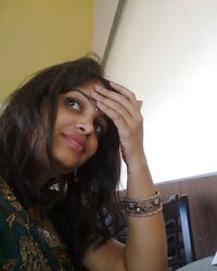 Bangladesi Wifey Nasrin-individual Homemade HD picture by spouse