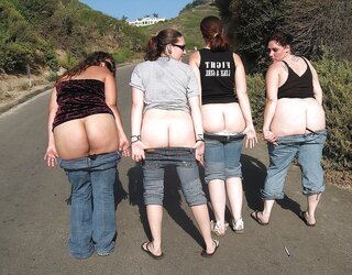 Street Mooning Ladies Pics!