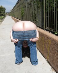 Street Mooning Ladies Pics!